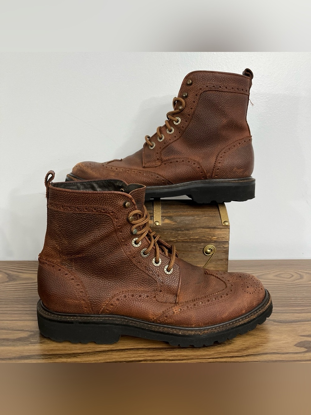 WOLVERINE ‘Percy’ Brogue Boots Vibram Sole W40222 Mens Size 9.5 Leather Boots